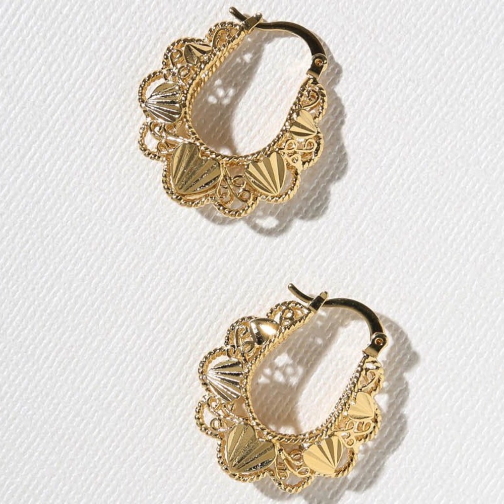 New Vanessa Mooney Gold Lilian hoops earrings Gold filigree hoop puff earrings